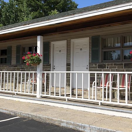 Wakita Court Motel ควีนส์เบอรี ภายนอก รูปภาพ