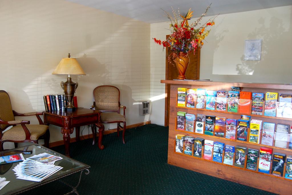 Wakita Court Motel ควีนส์เบอรี ภายนอก รูปภาพ