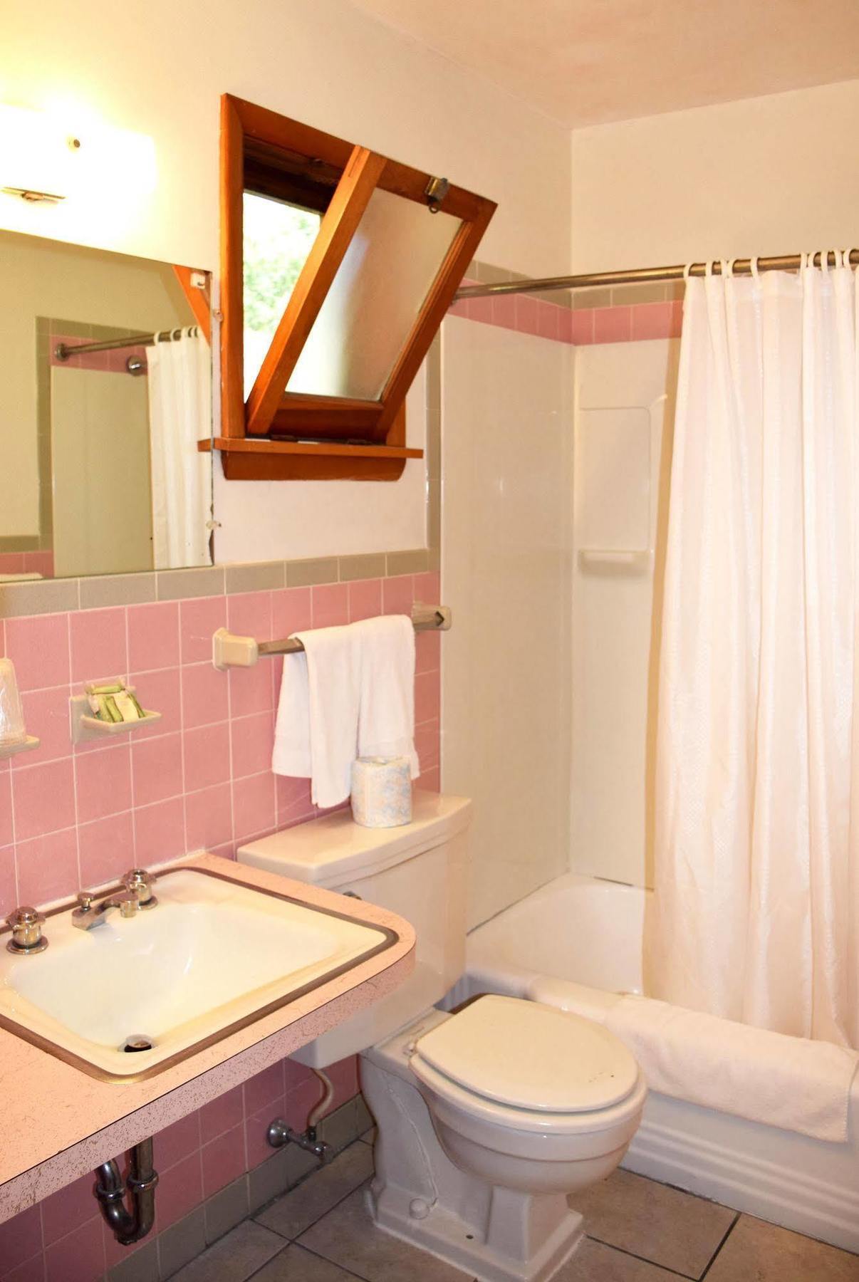 Wakita Court Motel ควีนส์เบอรี ภายนอก รูปภาพ